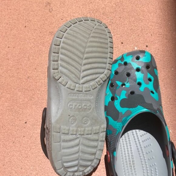 Crocs Adult Gray and Blue Camo - Picture 4 of 4